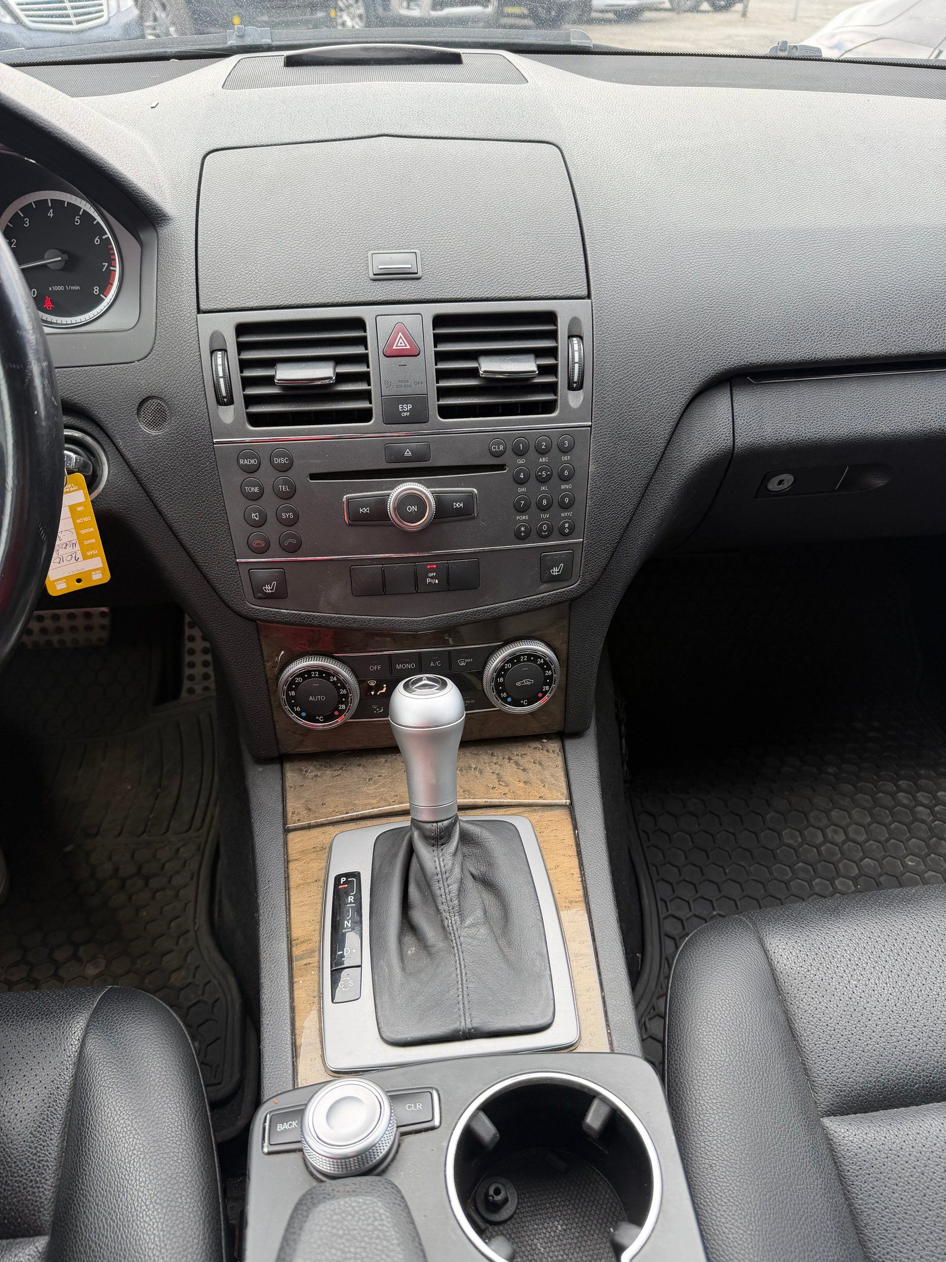 Mercedes-Benz C 300 2010 - Image 13