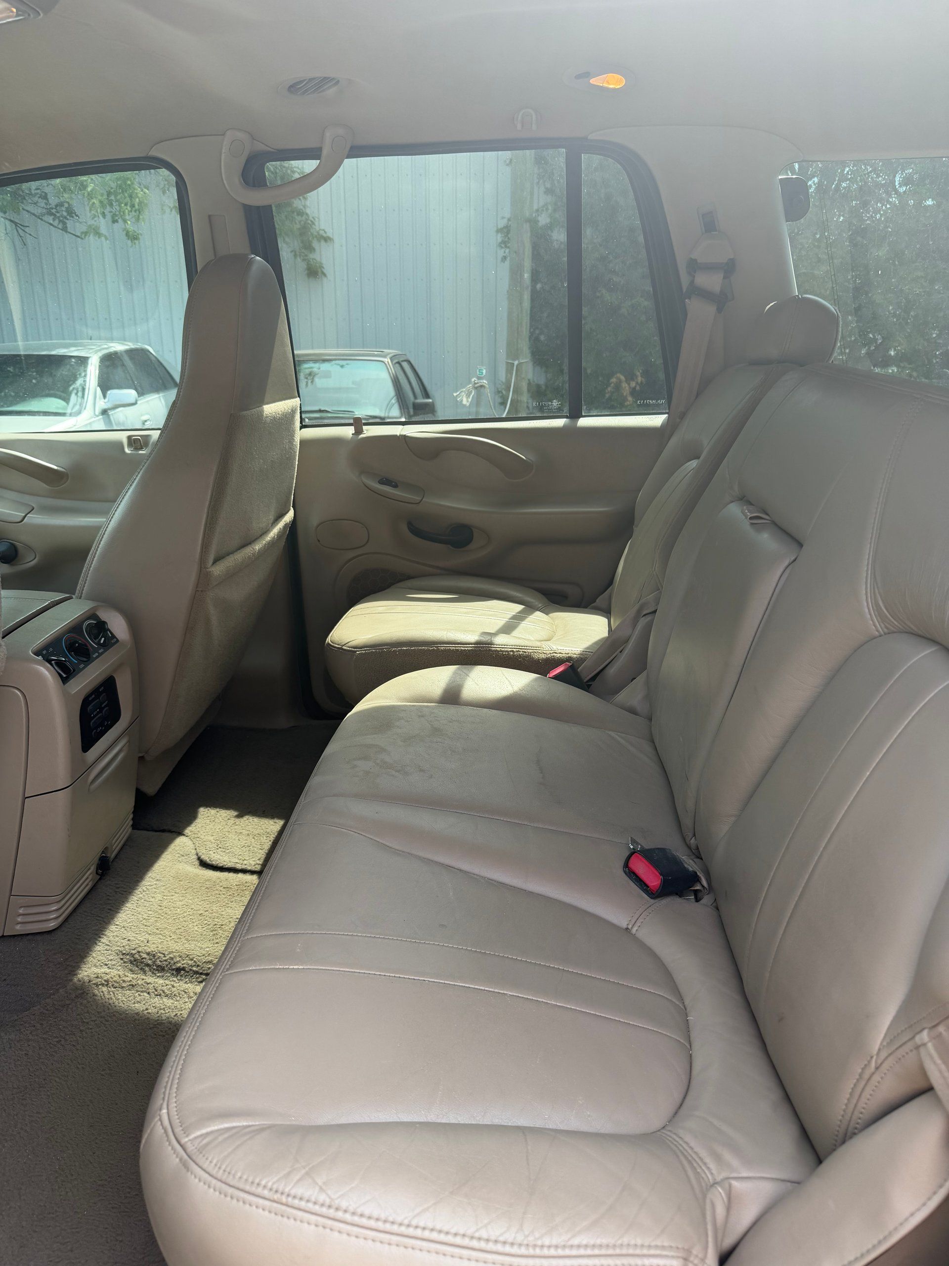 Ford Expedition 2001 - Image 11