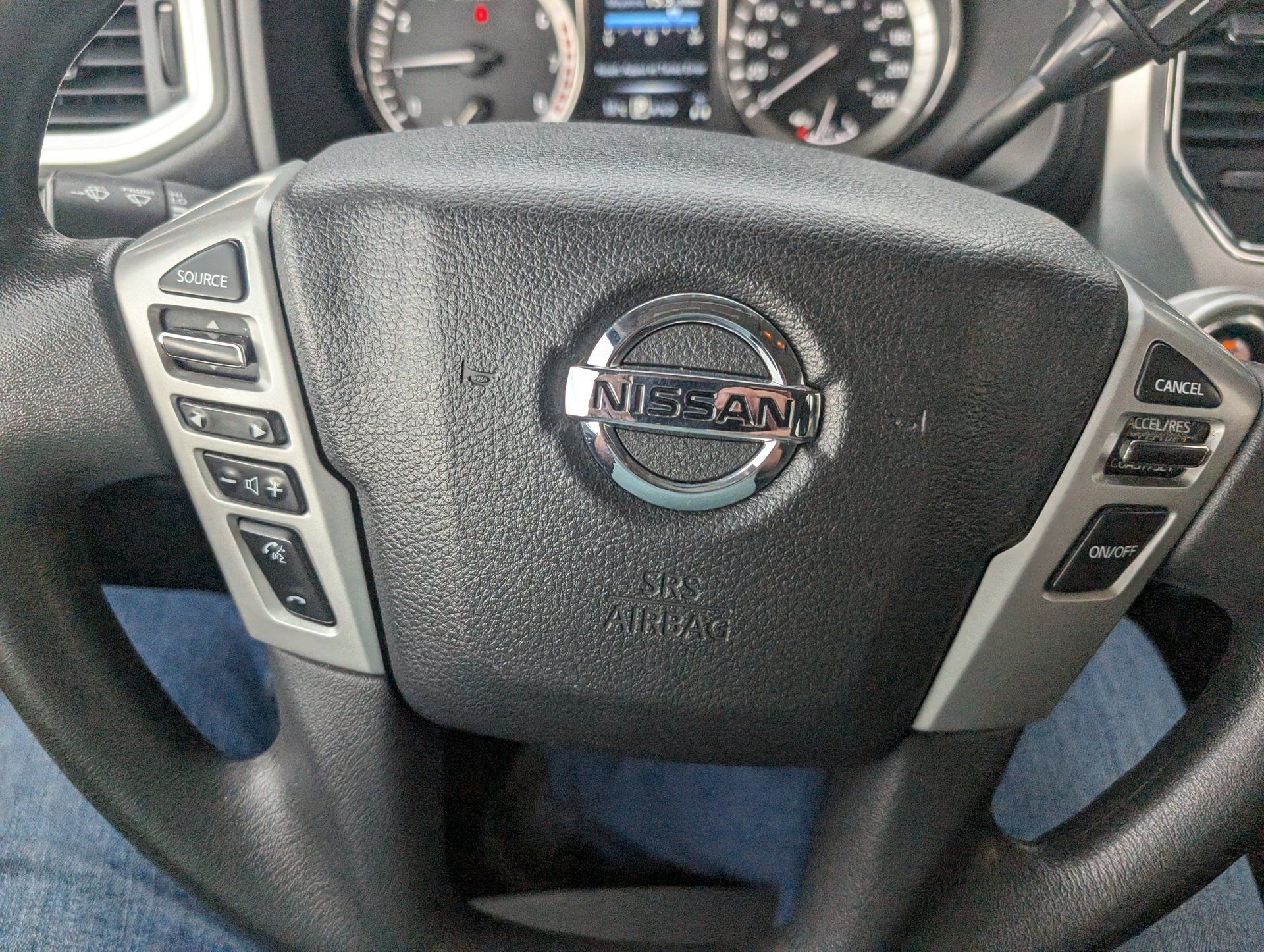 Nissan TITAN 2017 - Image 12