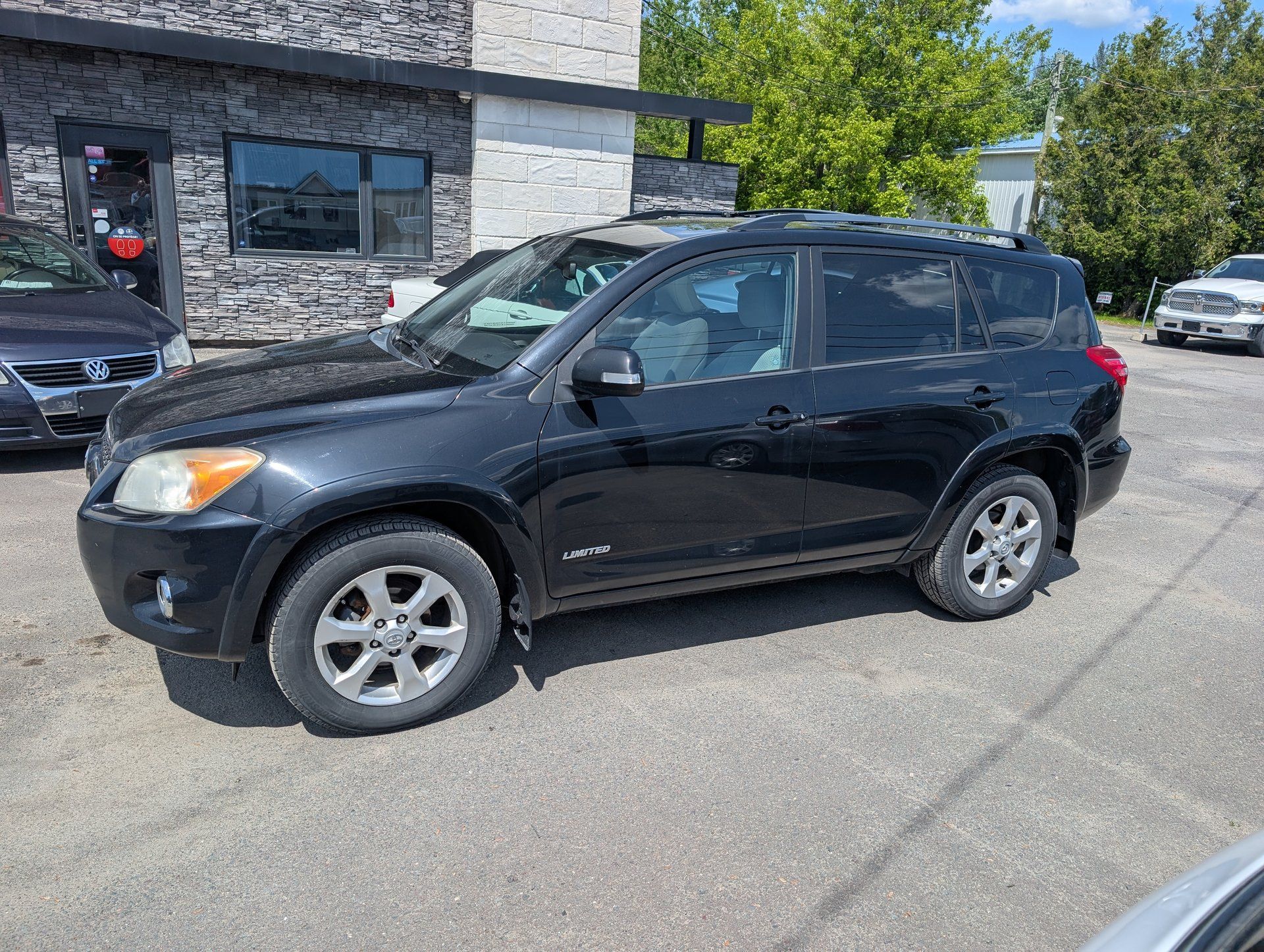 Toyota RAV4 2010 - Image 2