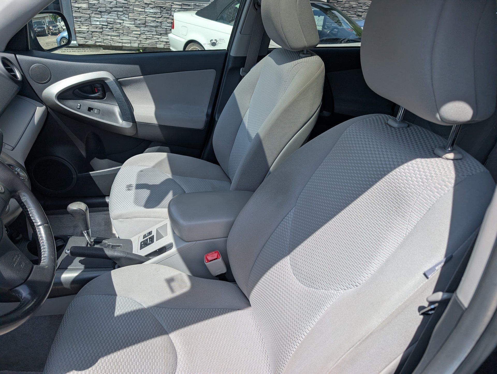 Toyota RAV4 2010 - Image 9