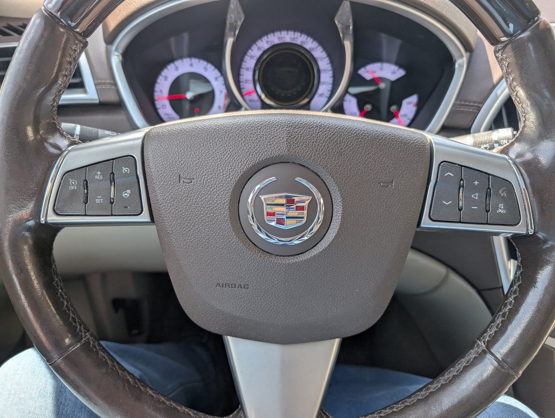 Cadillac SRX 2012 - Image 12