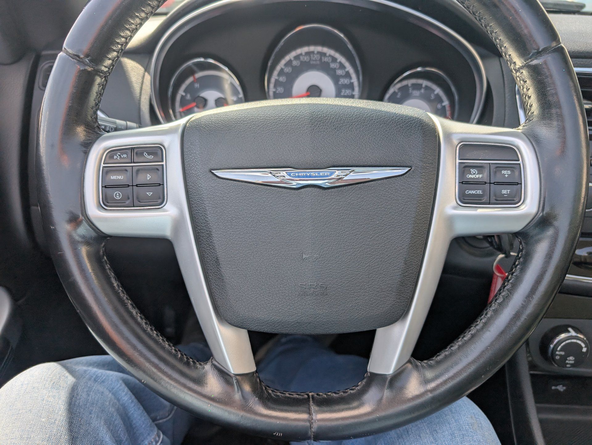 Chrysler 200 2011 - Image 11