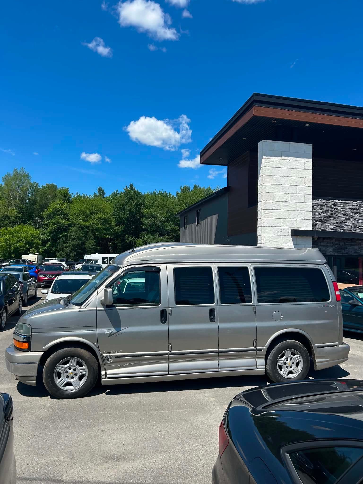 Chevrolet Express 2004 - Image 2