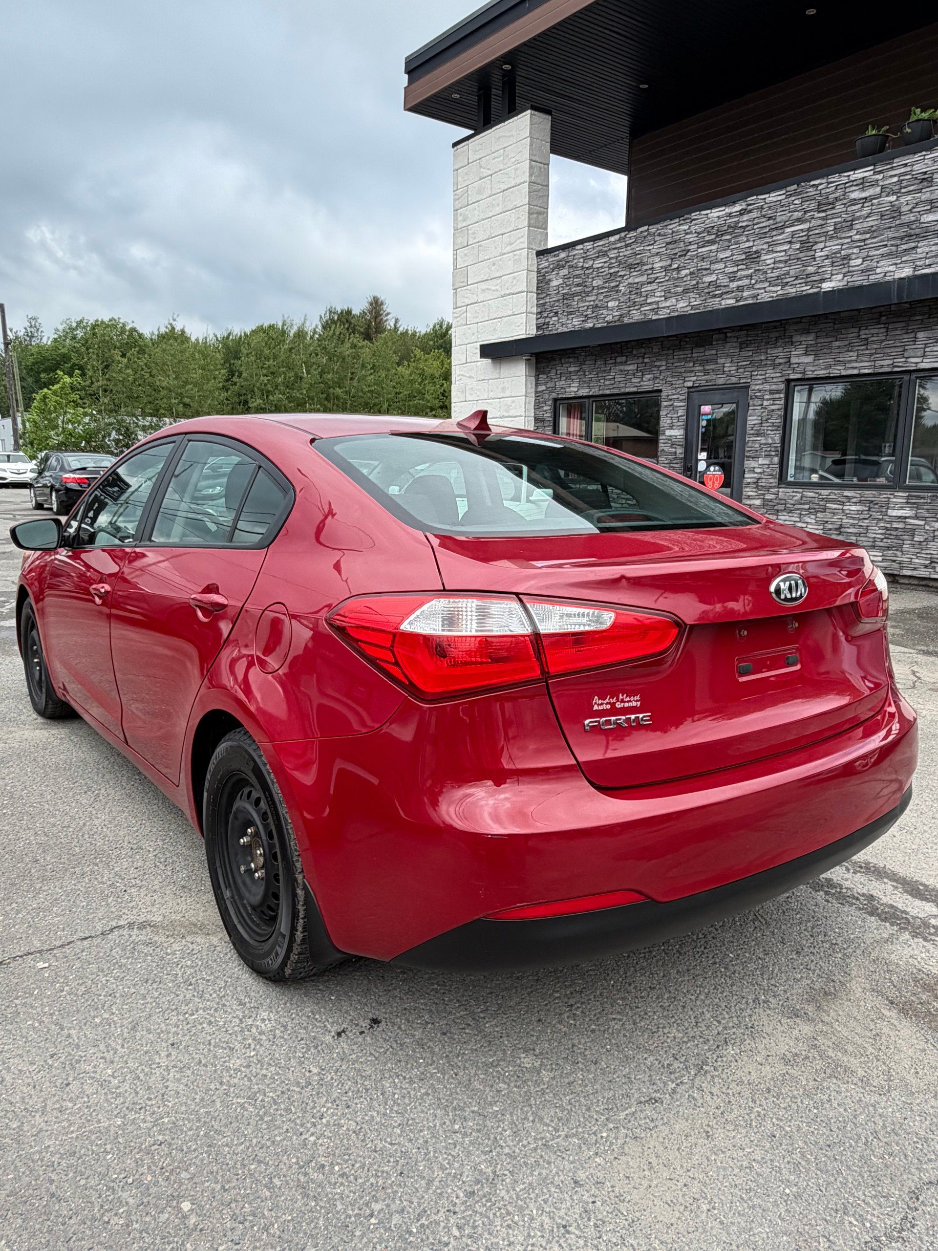 Kia Forte 2015 - Image 2