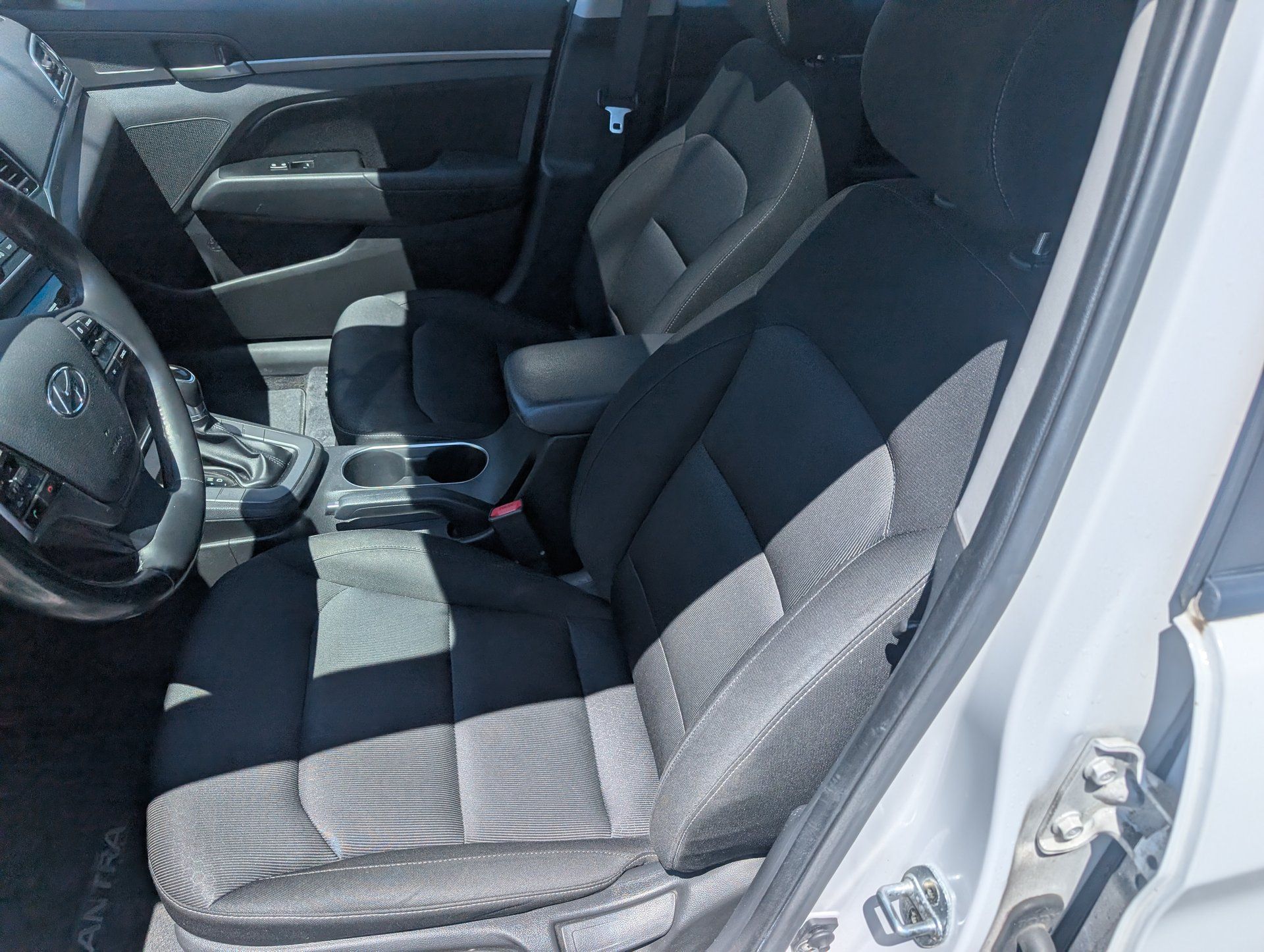 Hyundai Elantra 2018 - Image 9