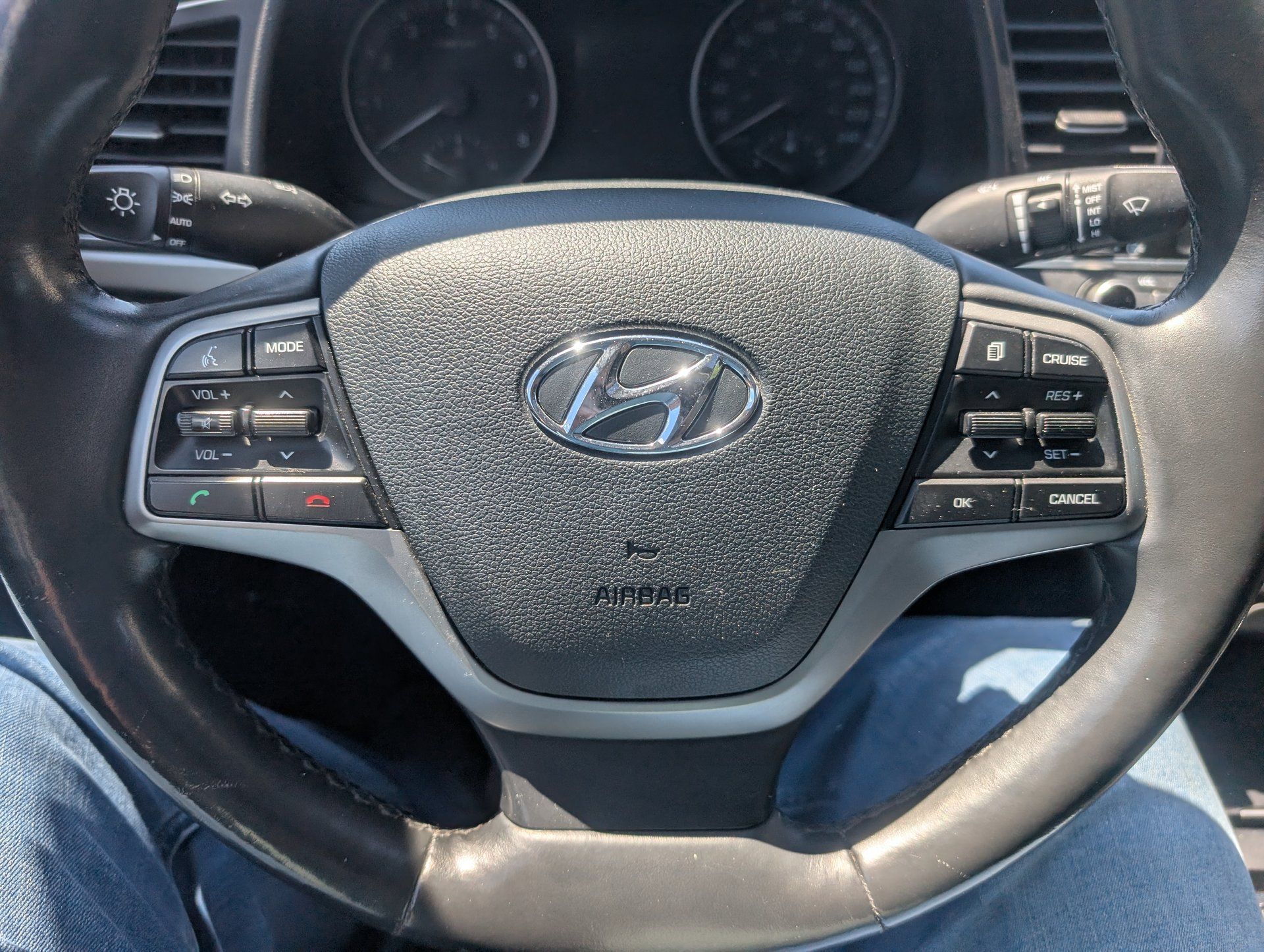 Hyundai Elantra 2018 - Image 14