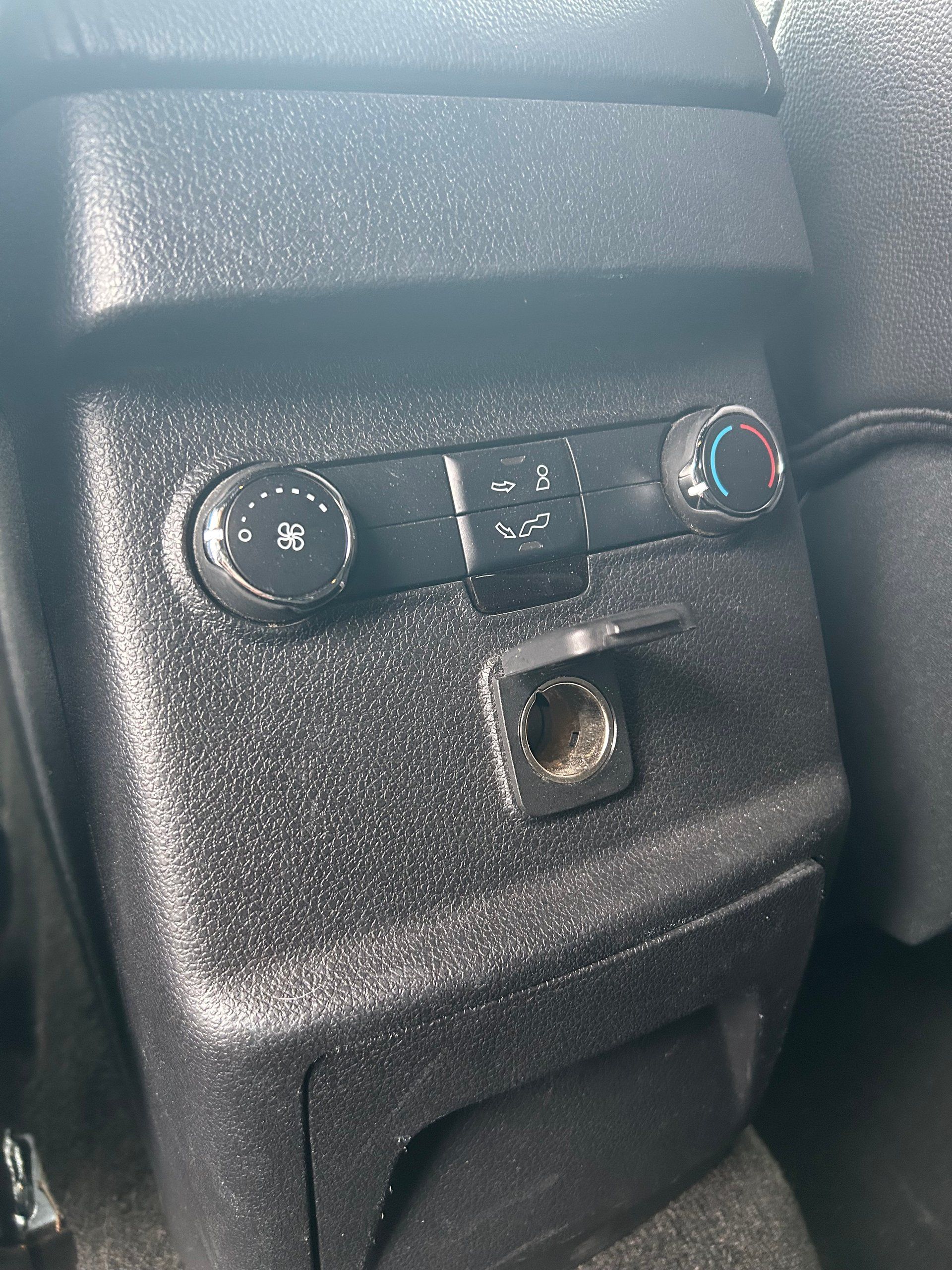 Ford Explorer 2018 - Image 22