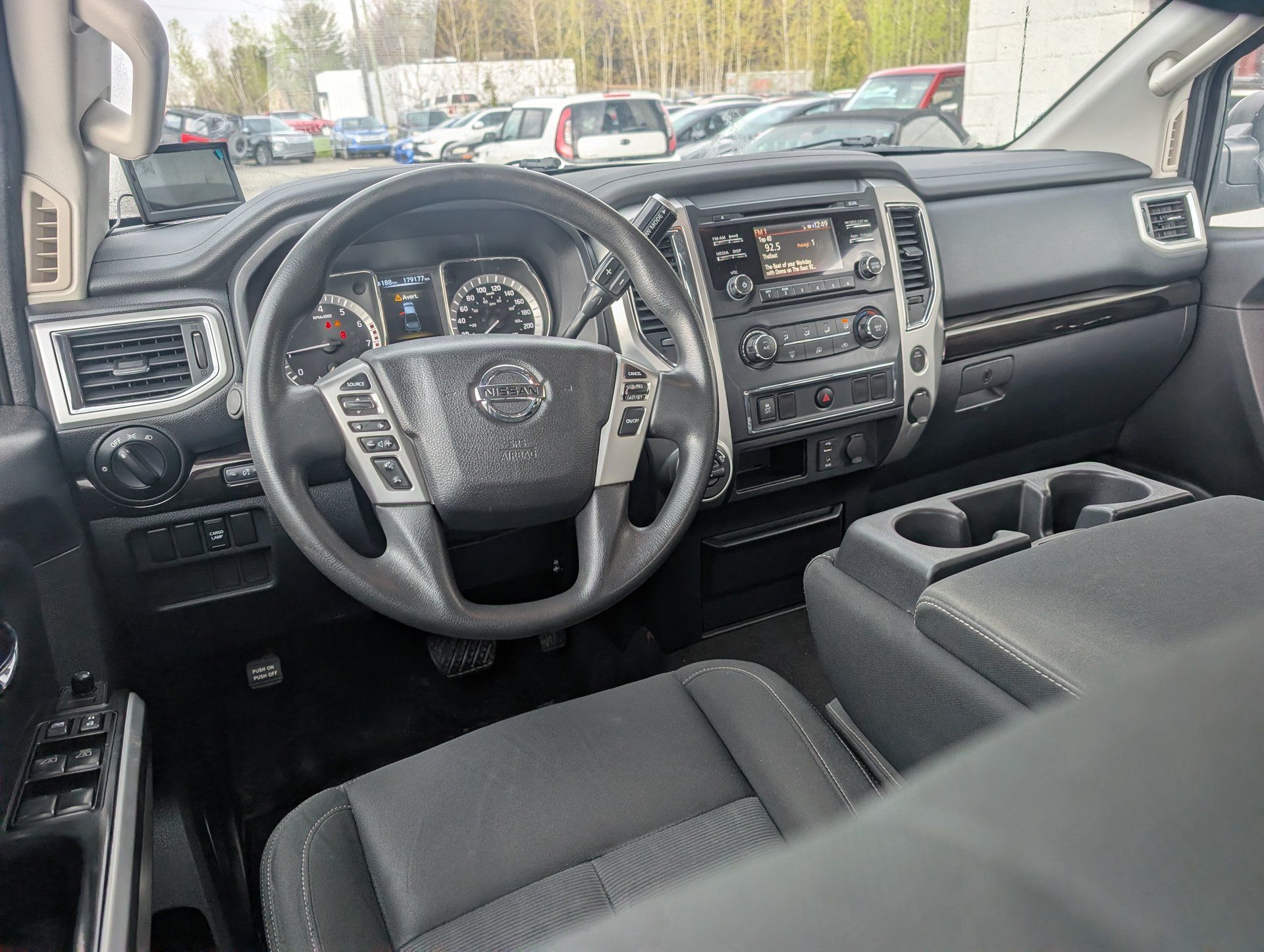 Nissan TITAN 2017 - Thumbnail 11