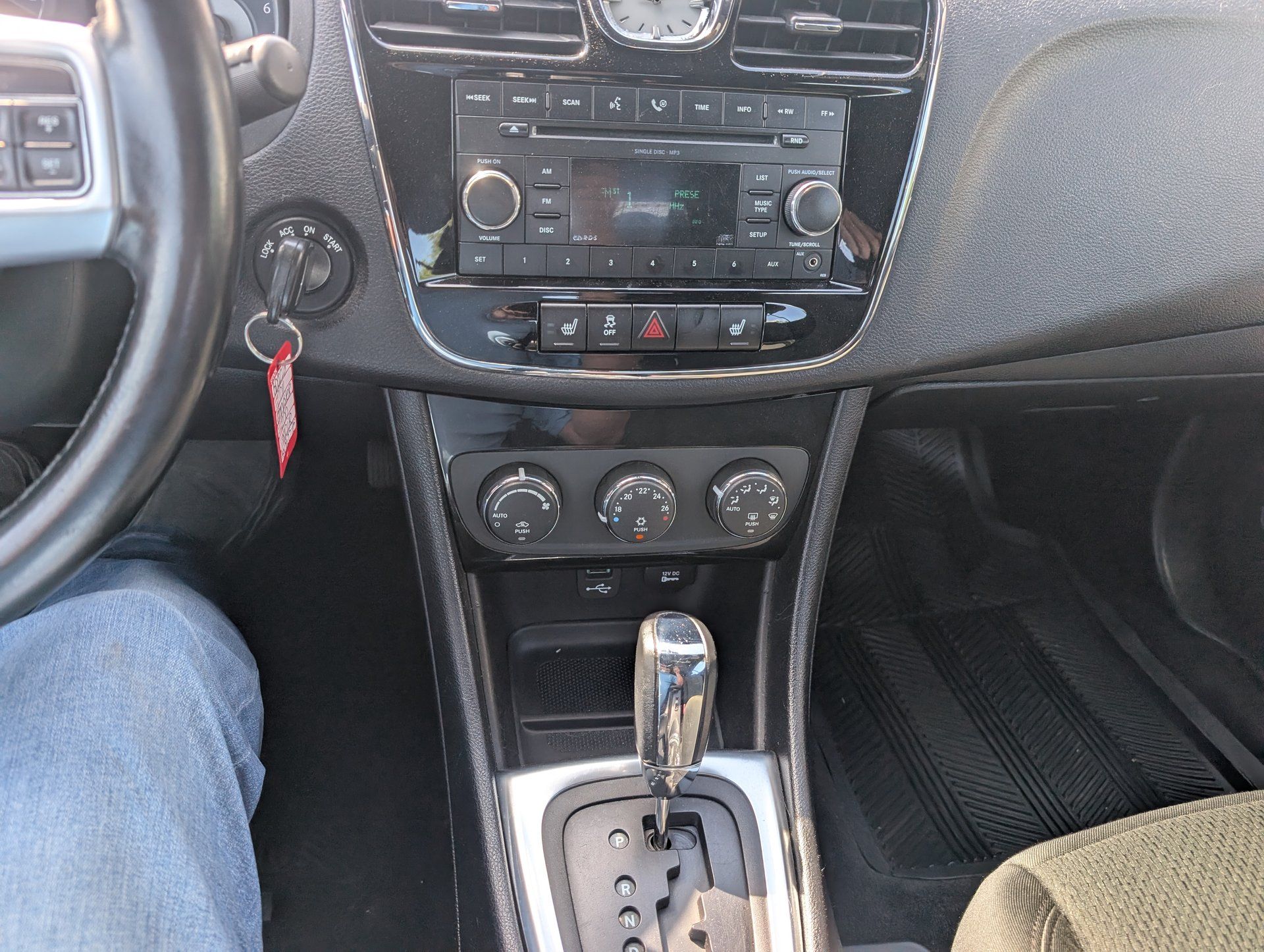 Chrysler 200 2011 - Thumbnail 12