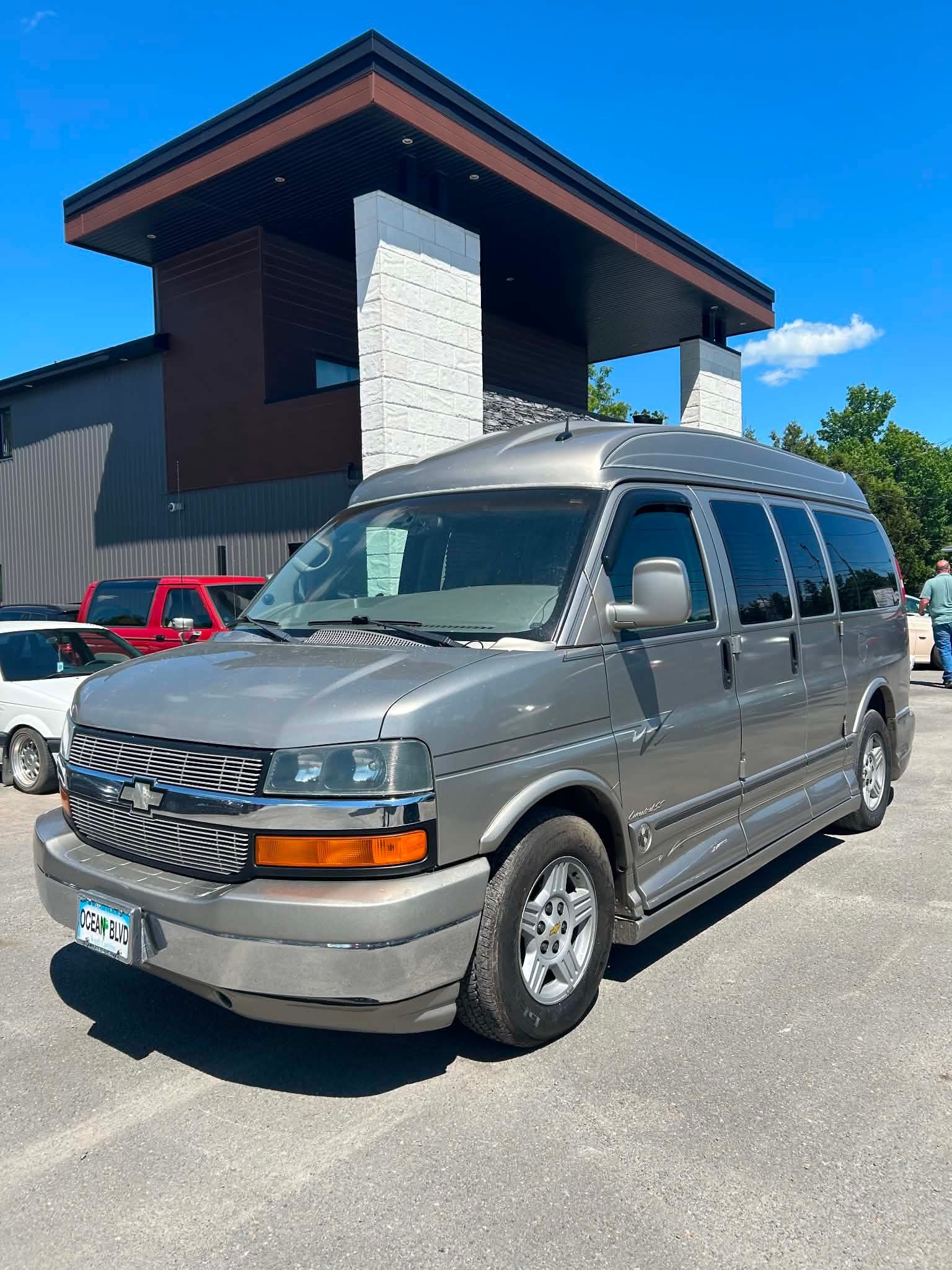 Chevrolet Express 2004 - Thumbnail 1